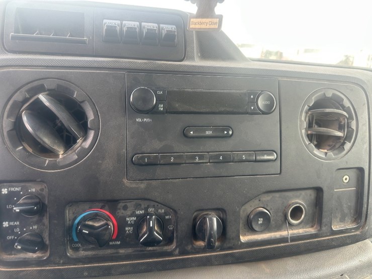 2014-ford-e350-image-10