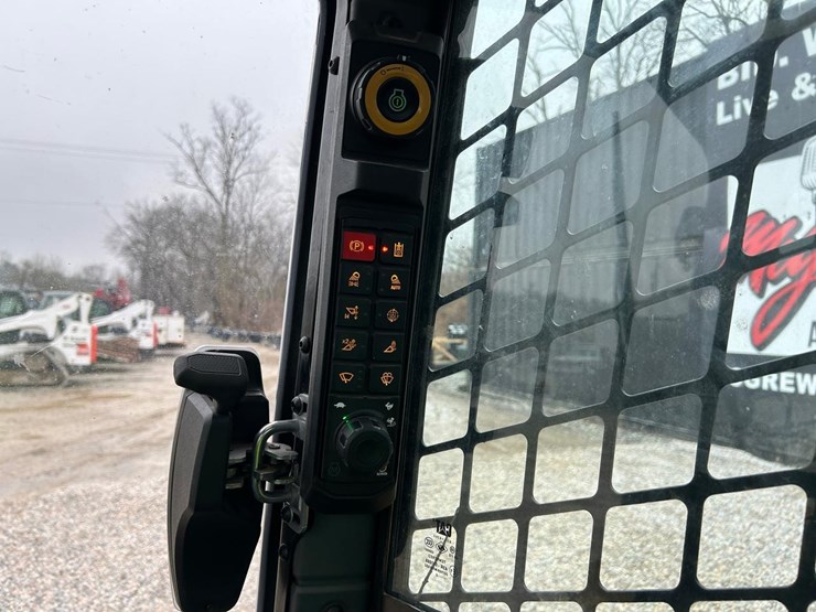 2024-caterpillar-255-image-24