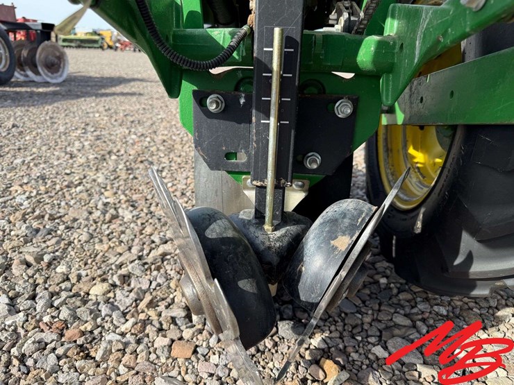 john-deere-1720-image-10