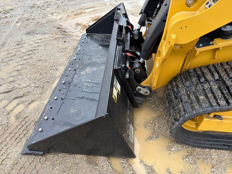 2025-caterpillar-255-image-10