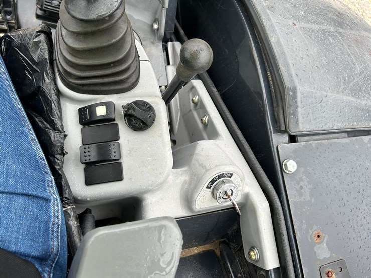 2021-deere-35g-image-23