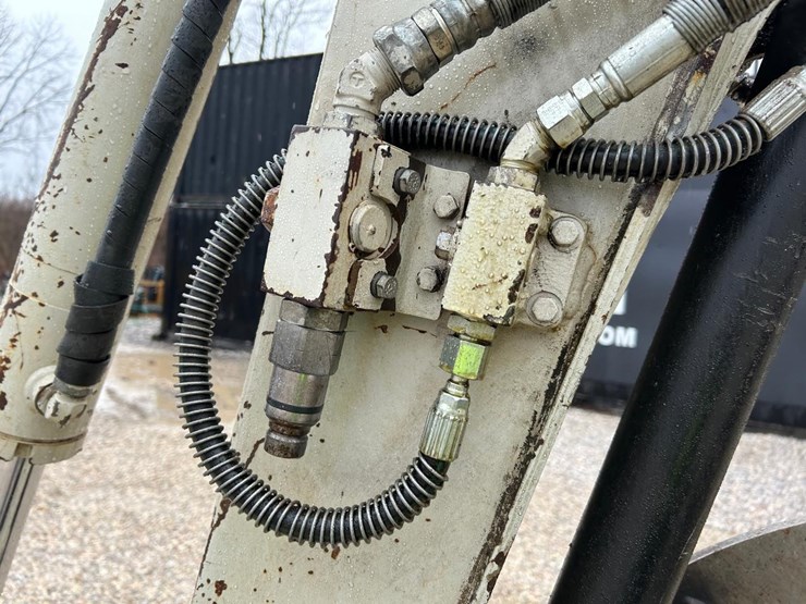 2015-takeuchi-tb260-image-10