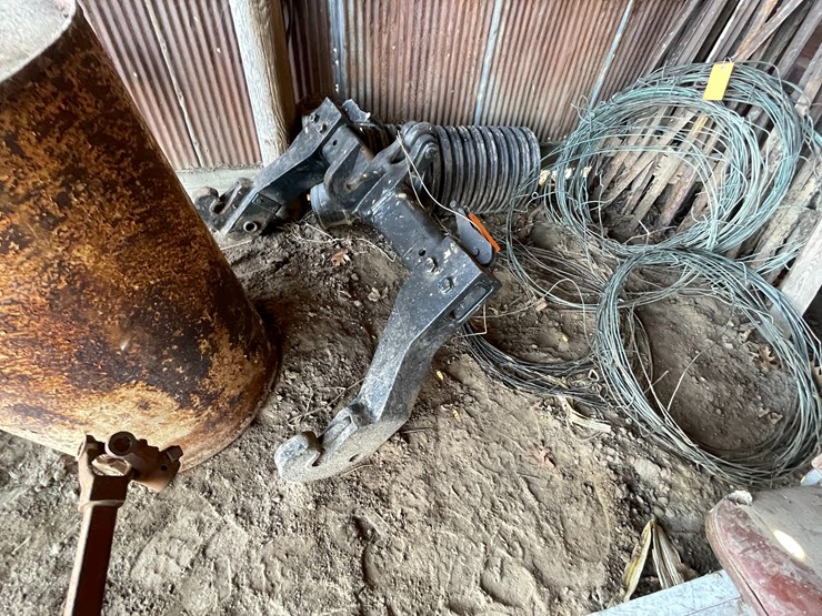 #6086-•-3-point-quick-attach-hitch-image-1