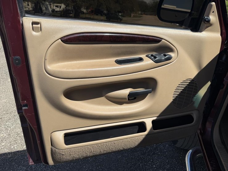 2001-dodge-ram-2500-image-17