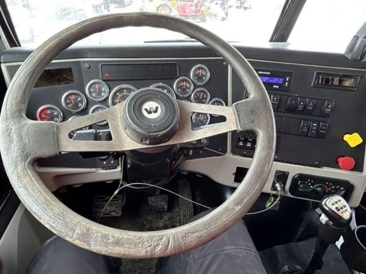 2017-western-star-4700-image-14