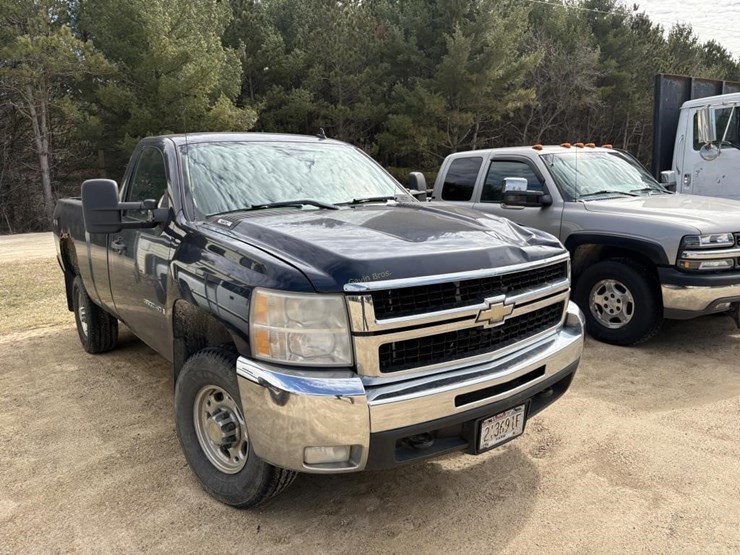 2009-chevrolet-3500-image-3