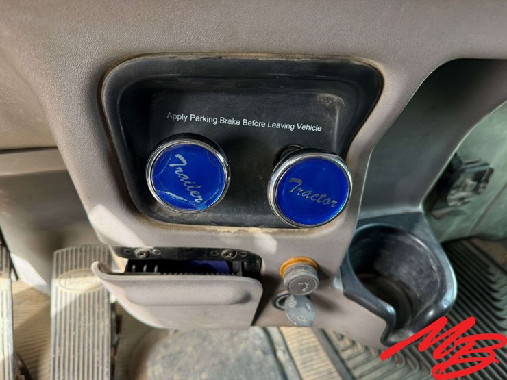 2013-peterbilt-388-image-51