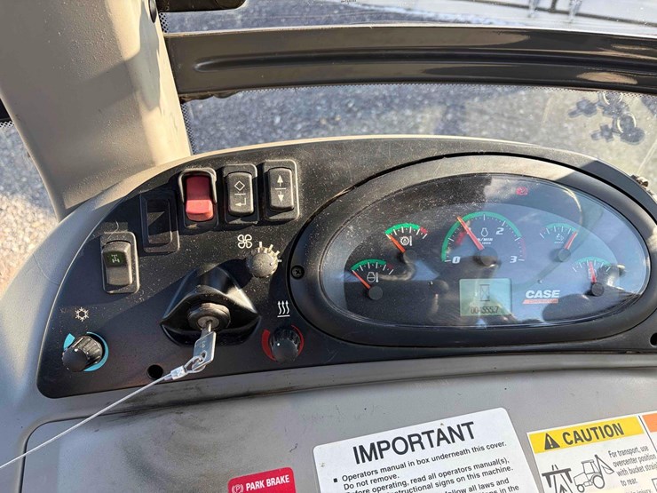 2019-case-580sn-image-21