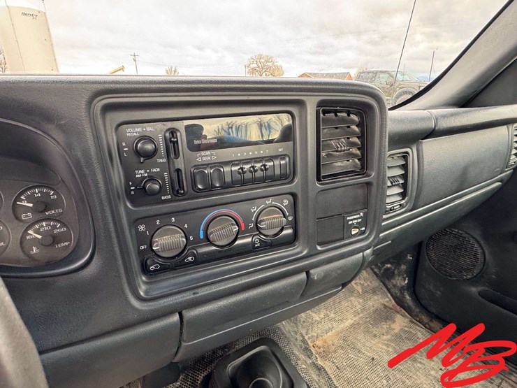 2002-chevrolet-silverado-1500-image-12