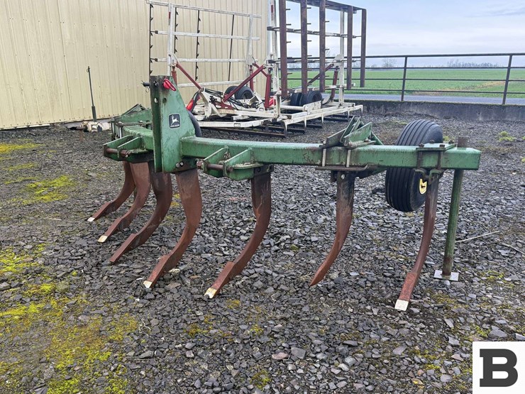 john-deere-7-image-1