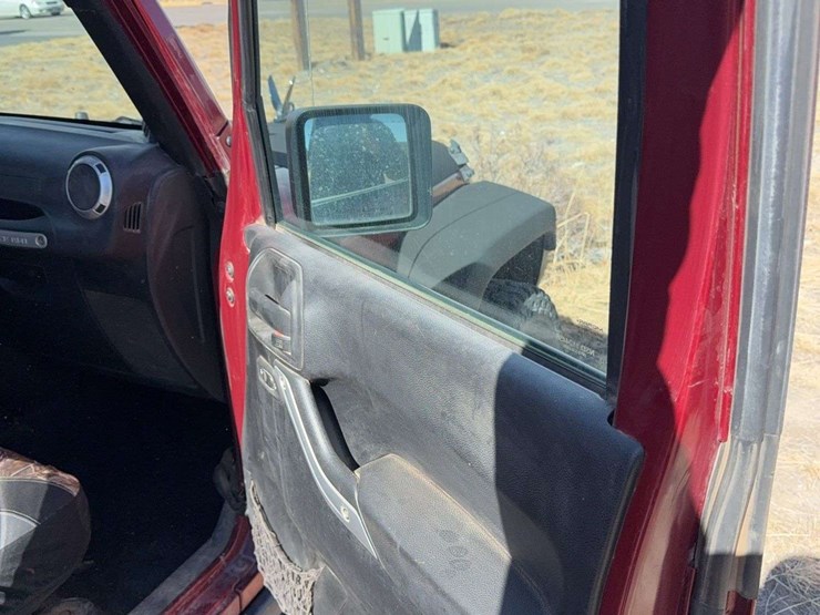 2012-jeep-wrangler-image-38