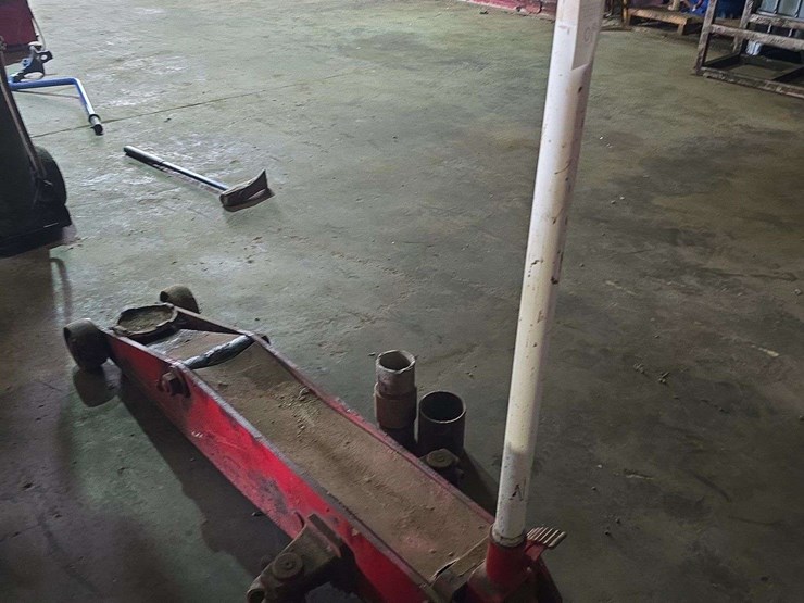 large-heavy-duty-floor-jack-image-4