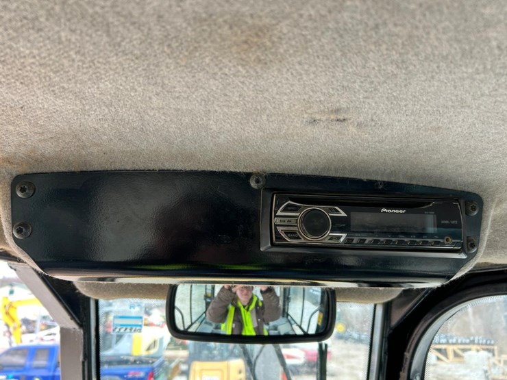 2015-caterpillar-d6k2-lgp-image-25