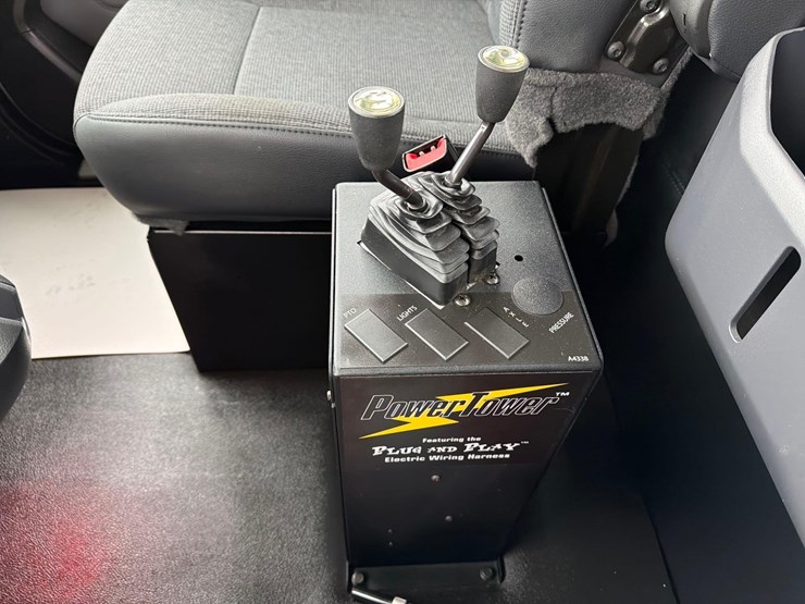 2026-peterbilt-567-image-37