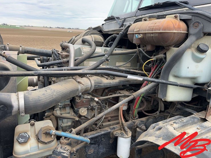 2005-freightliner-columbia-120-image-22