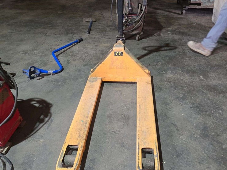 5500lb-global-pallet-jack-image-2