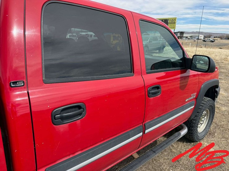 2004-chevrolet-silverado-2500-image-22