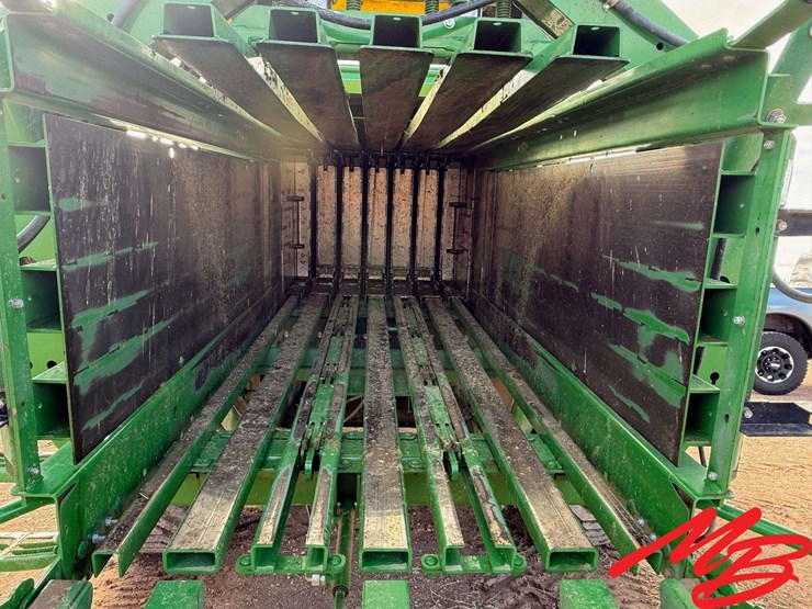 2022-john-deere-l341-image-8