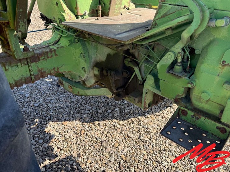 john-deere-3010-image-13