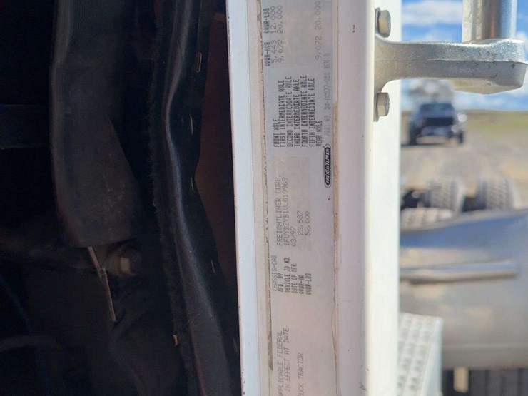 1997-freightliner-fld120-image-20