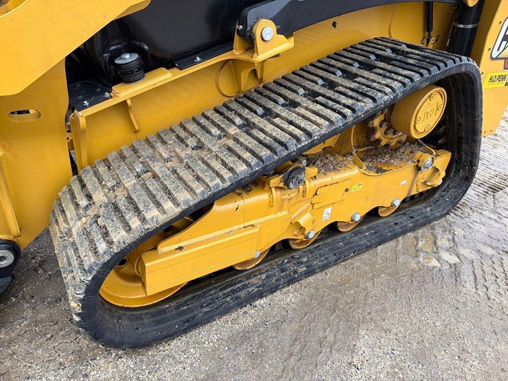 2025-caterpillar-255-image-8