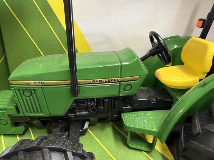 john-deere-5200-image-2