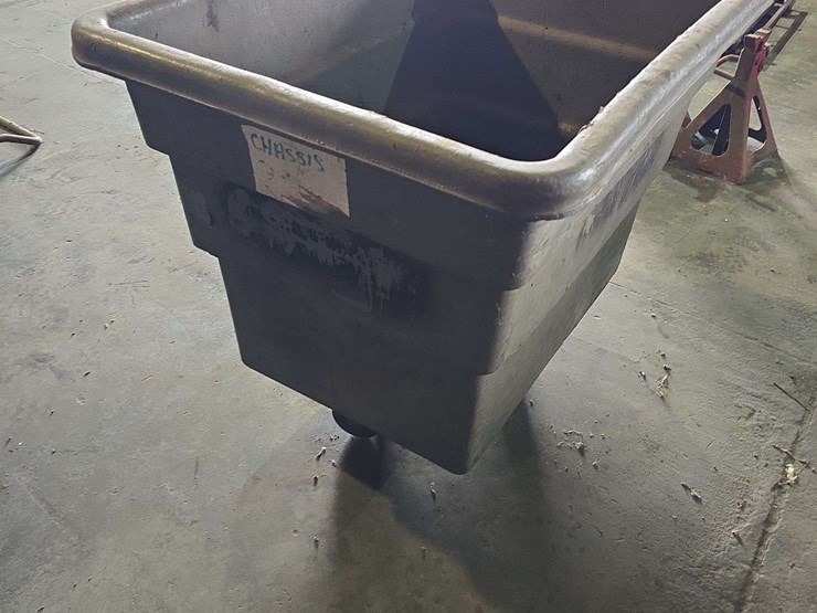 poly-bin-on-casters-image-5