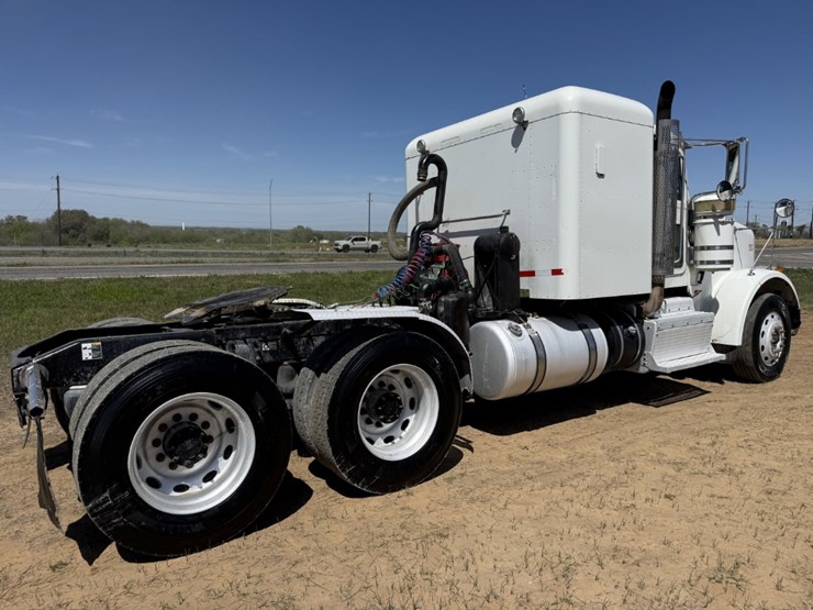 2013-peterbilt-367-image-5