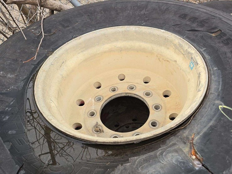 8-445/65r22.5-tires-on-aluminum-rims;-some-are-off-the-bead-and-dry-cracked-image-3