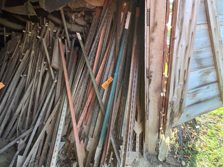 #6089-•-large-quantity-of-t-posts-image-1