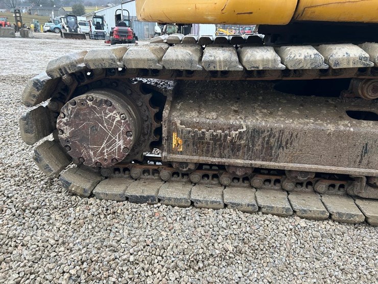 2020-deere-135g-image-12