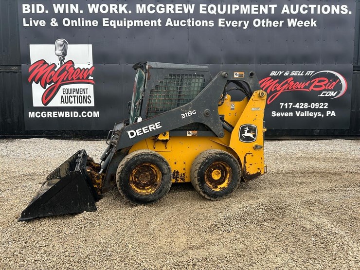 2020-deere-318g-image-1