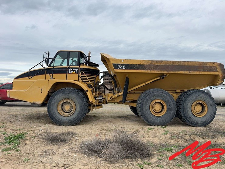 caterpillar-740-image-42