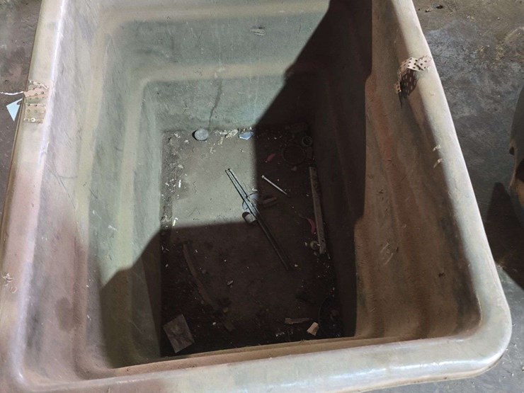 poly-bin-on-casters-image-4