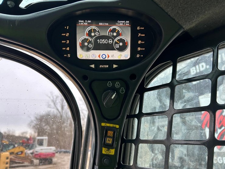 2023-bobcat-t770-image-23