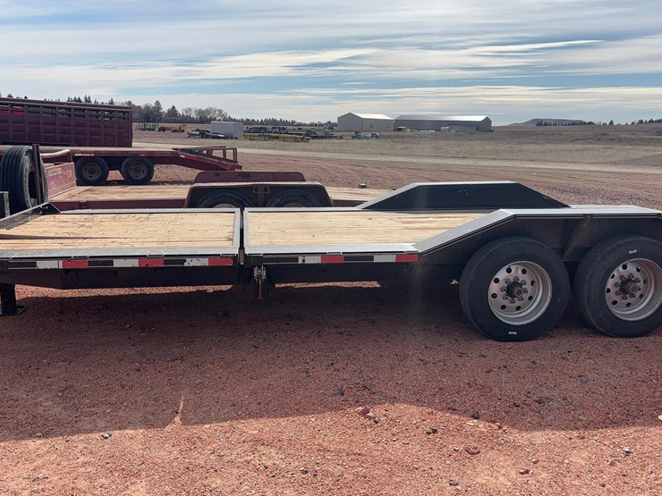 2018-titan-trailer-image-10