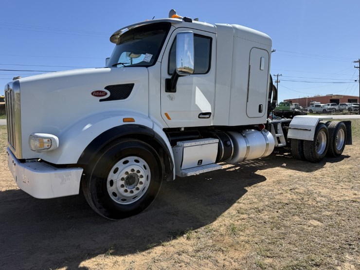 2018-peterbilt-567-image-1
