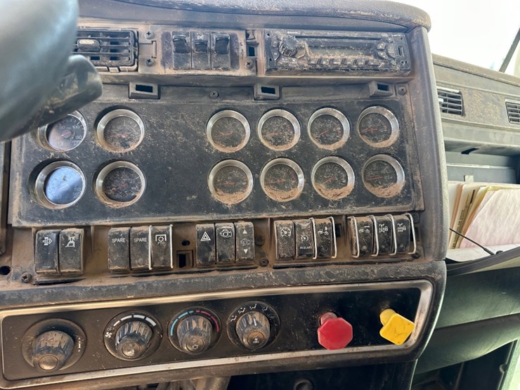 2013-kenworth-t800-image-11