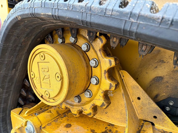 2025-caterpillar-255-image-15