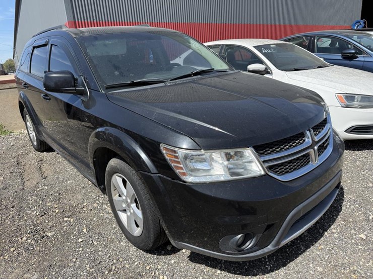 2012-dodge-journey-sxt-image-3