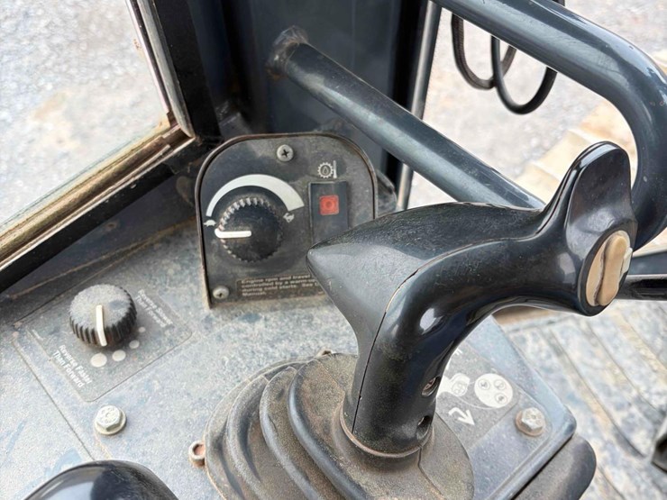 2005-deere-450j-lt-image-13