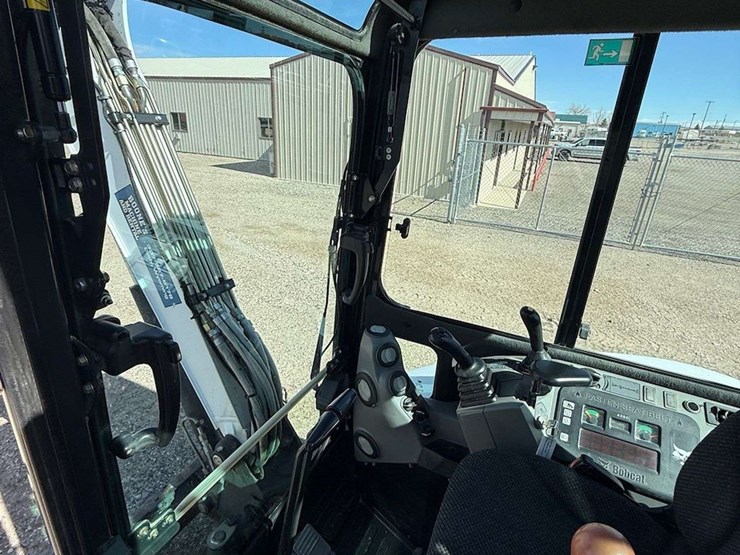 2013-bobcat-e35-image-22