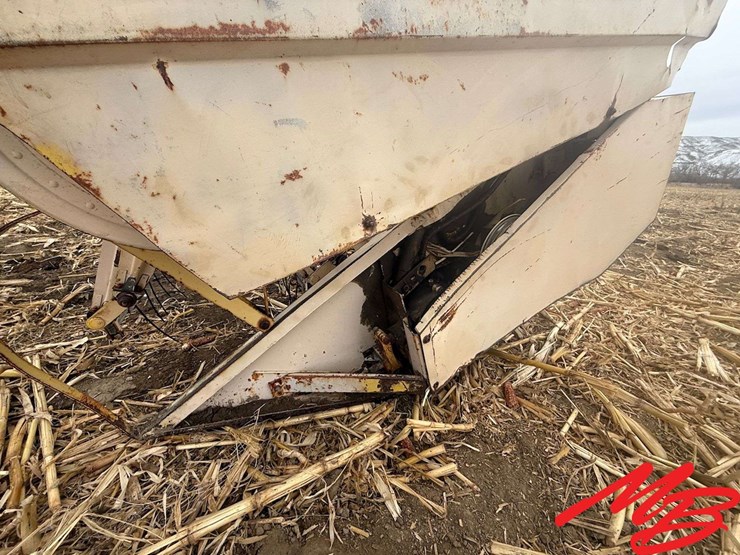 new-holland-960-image-9