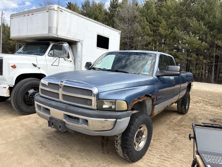 2002-dodge-ram-2500-image-1