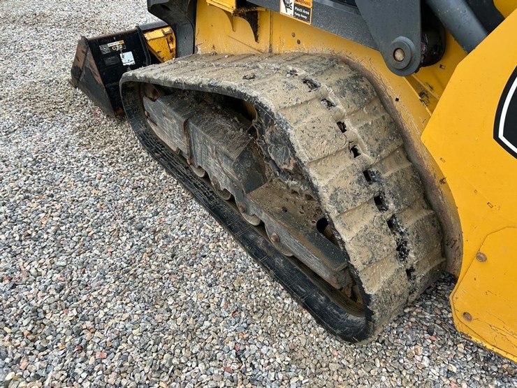 2020-deere-317g-image-17