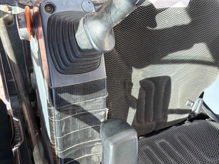 2017-hyundai-hx300-lr-image-13