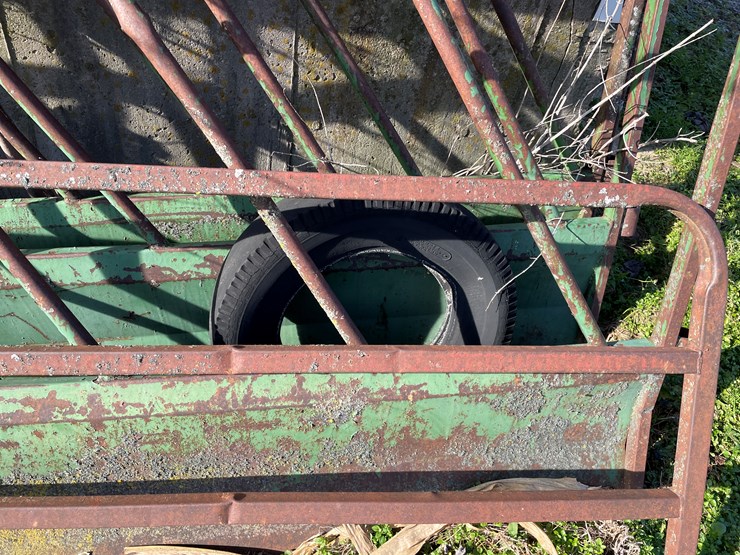 #6047-•-(3)-feeding-gates-image-7