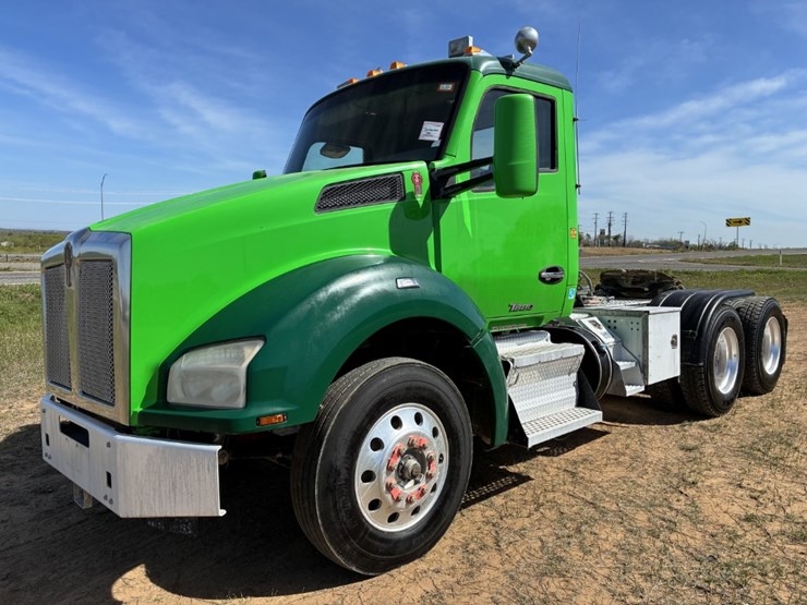 2019-kenworth-t880-image-1