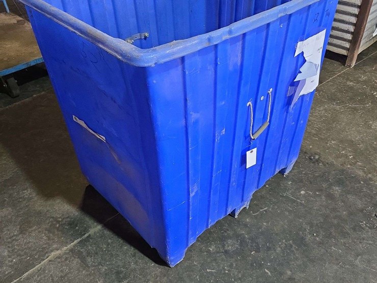 plastic-forklift-tote-image-1
