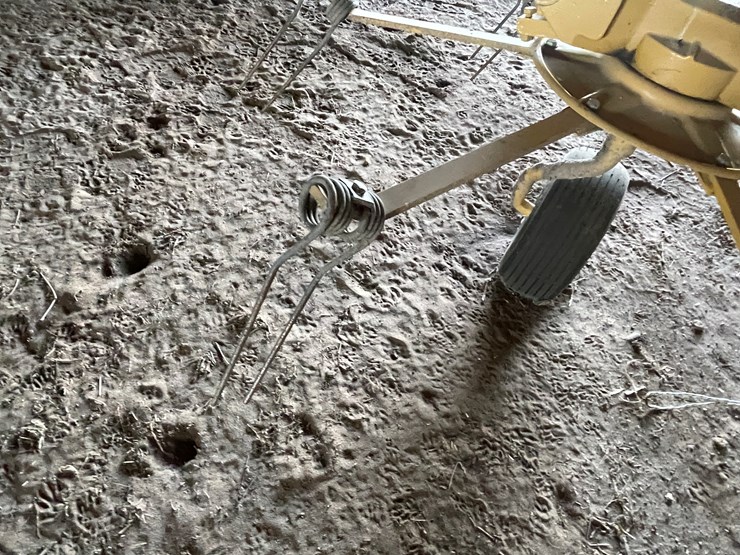 #6039-•-2021-vermeer-(2)-basket-tedder-image-9